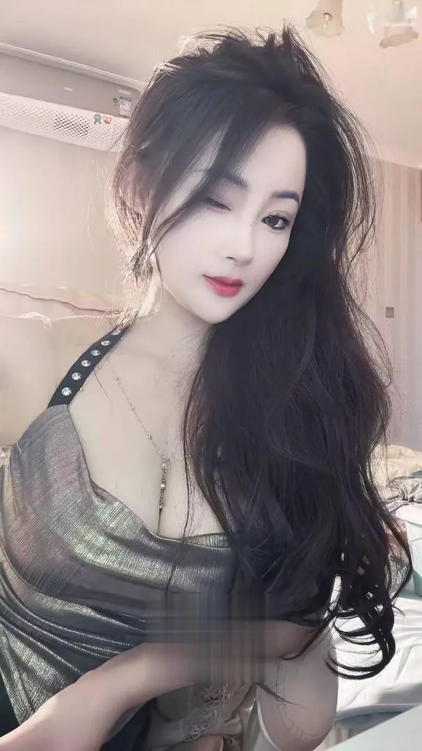 极品蜜桃臀嫩妹刚下海不久