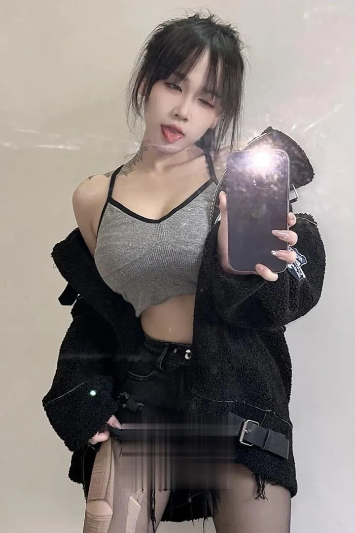 扬州清纯甜美逼紧又嫩的小妹
