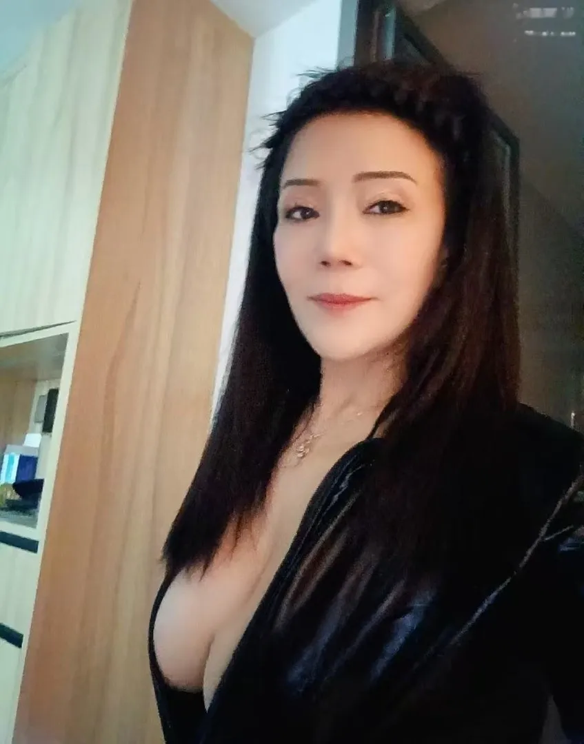 笋岗巨乳骚少妇
