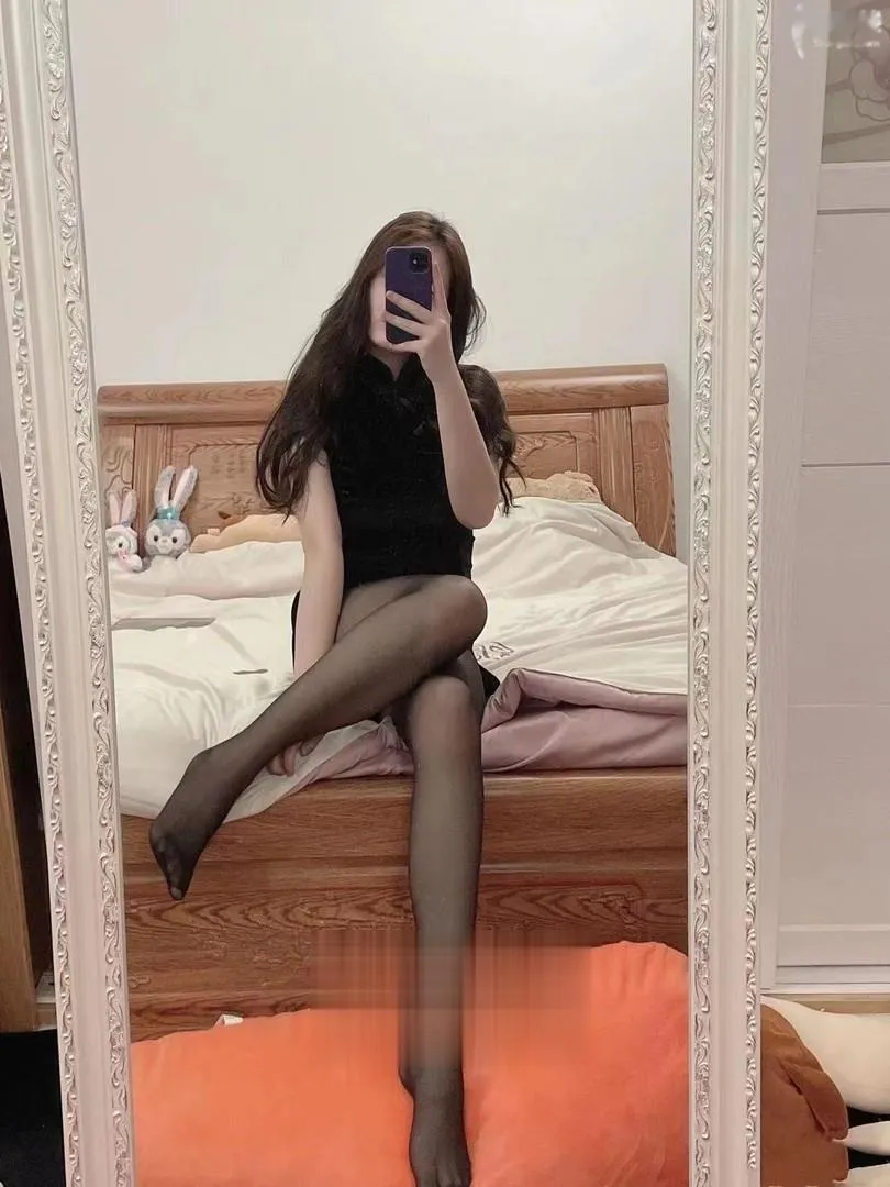 性感长腿很骚的黑丝妹妹