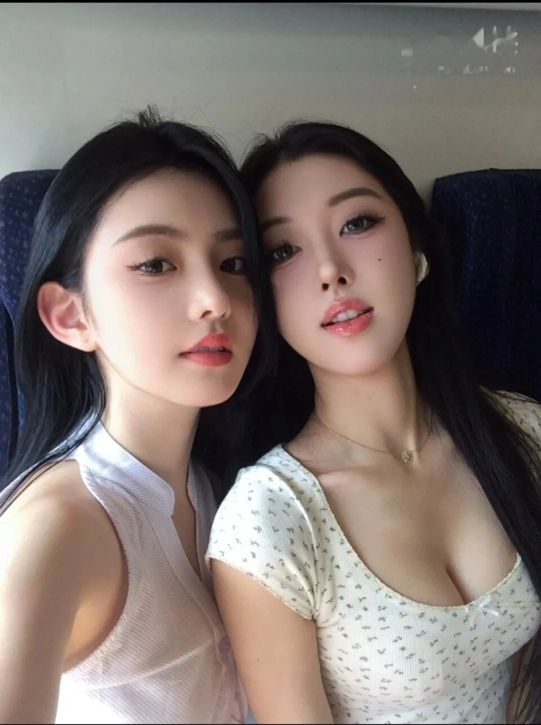 在校学妹&28岁女老师–双飞组合