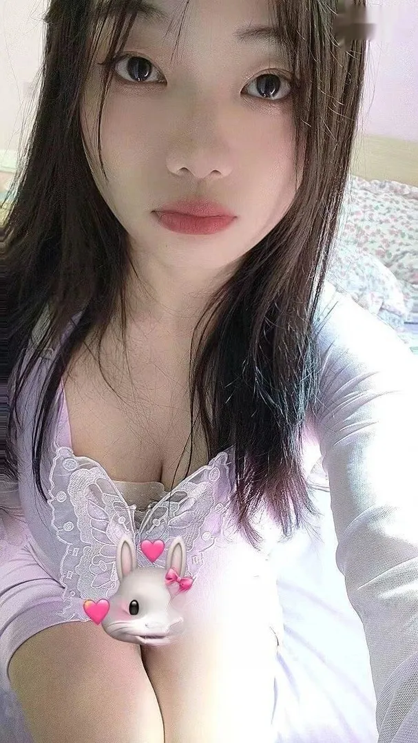 性感小妹丰满迷人