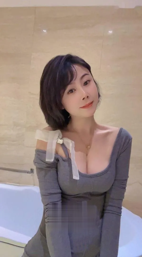 清纯极品做兼职小姐姐