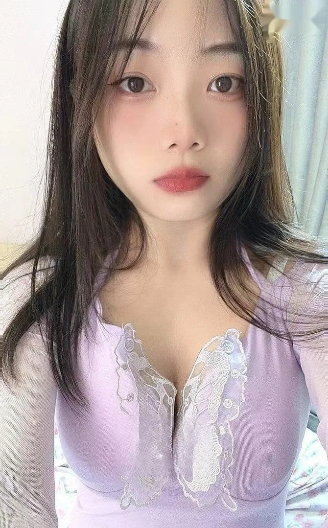 性感小妹丰满迷人