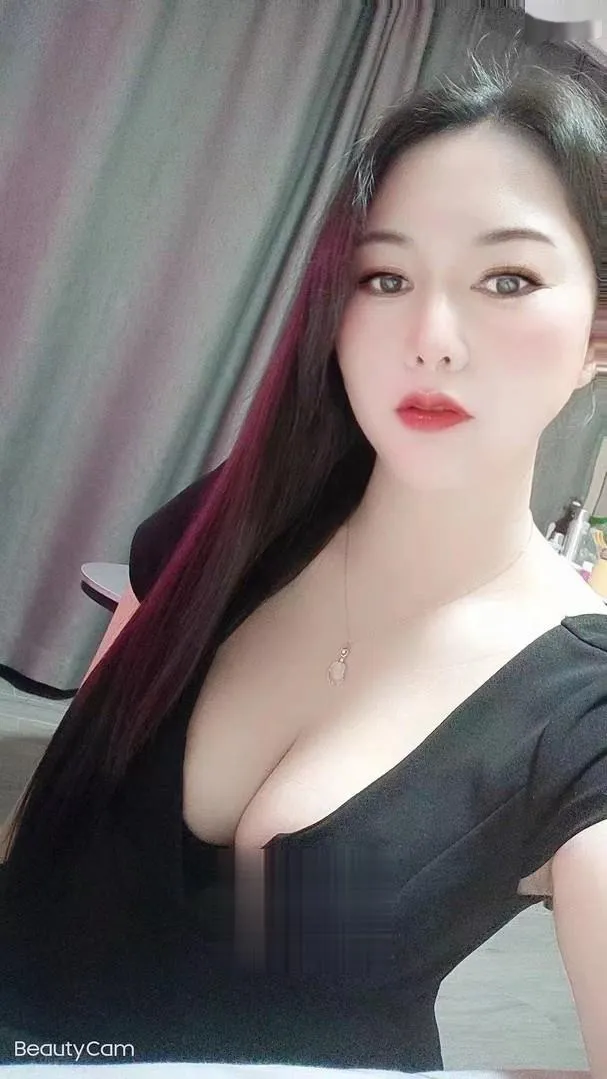 肥臀姐姐奶子挺立