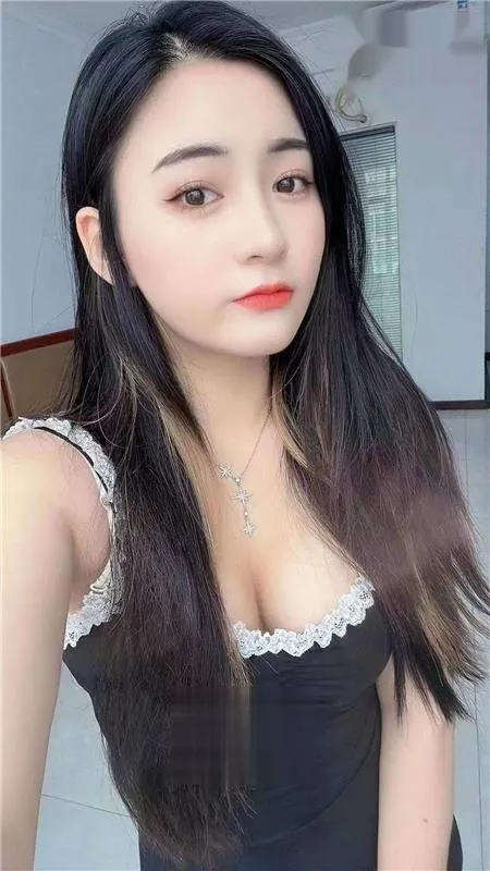 一个性价比又纯又欲的嫩妹子