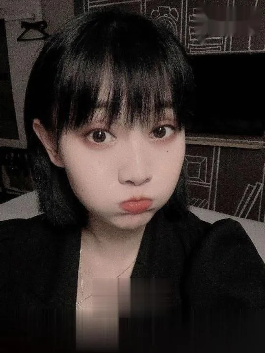 刚下海性感小骚货一枚