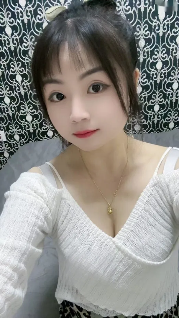 完美身材小妹乖巧听话