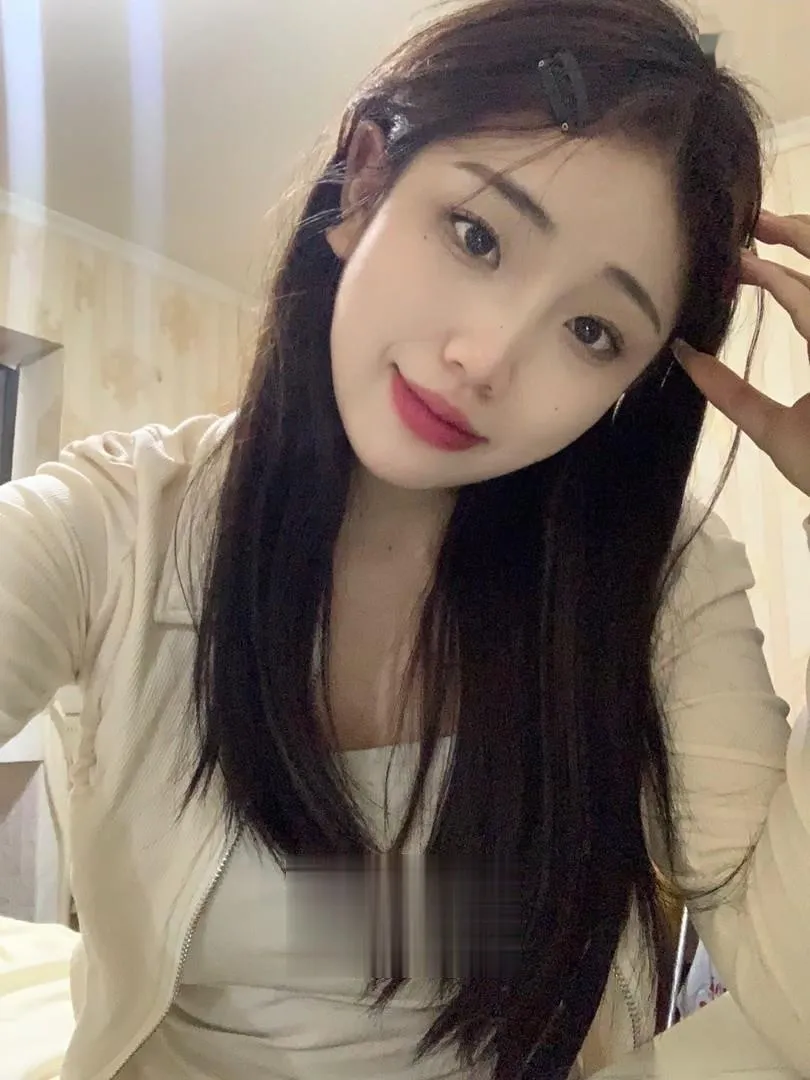 玲珑水嫩，多姿多彩，极品姑娘