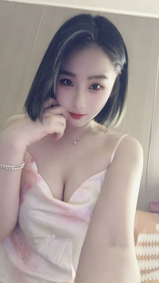 天然大胸小骚货