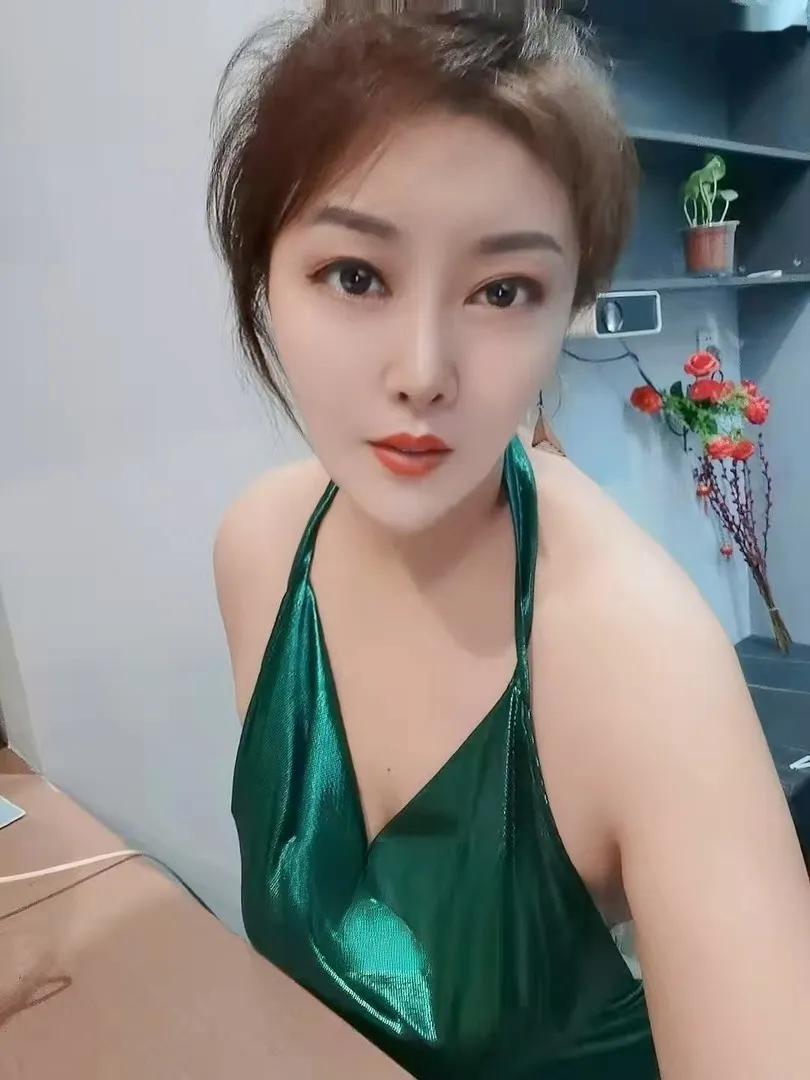 出击性感少妇黄咪