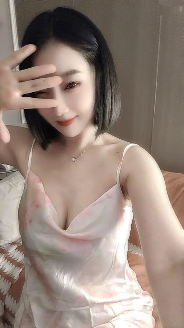 天然大胸小骚货