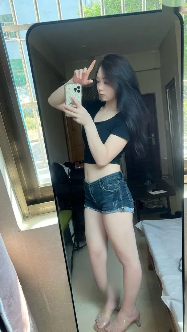 身材丰满骚货妹妹
