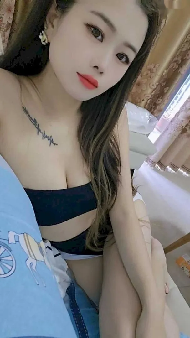 体验嫩模身材的极品嫩妹