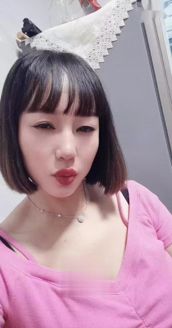 短发骚御姐芳芳