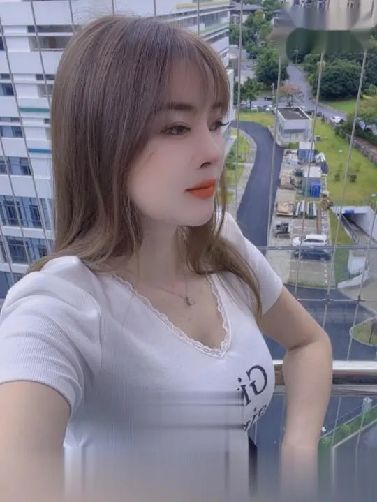 浦东骚女可御可舔随意玩弄
