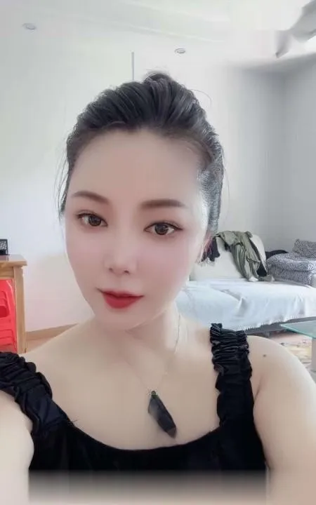 闵行反差妹妹给她干到高潮