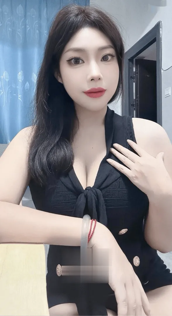 巨乳一字马情趣服务系