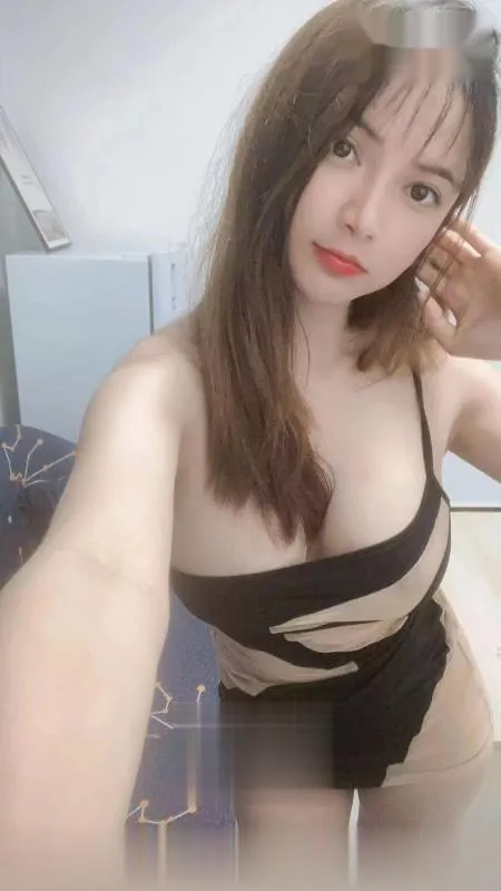 外表清纯服务很风骚会喷的菲儿