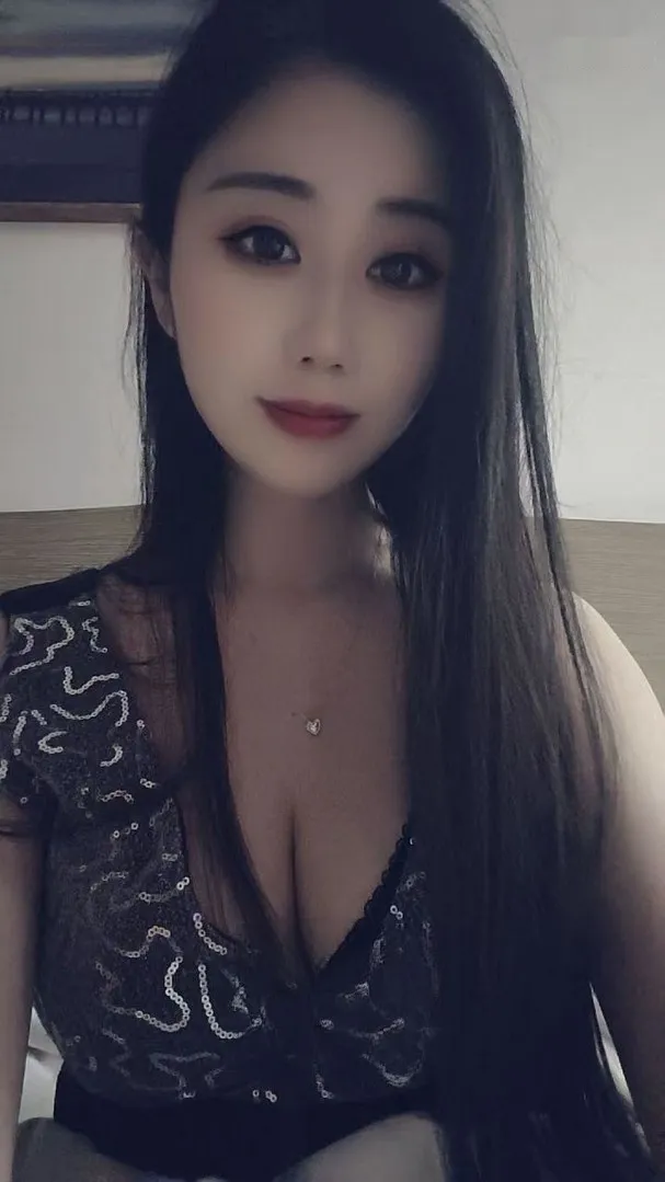 广州市天河区兼职制服御姐前凸后翘