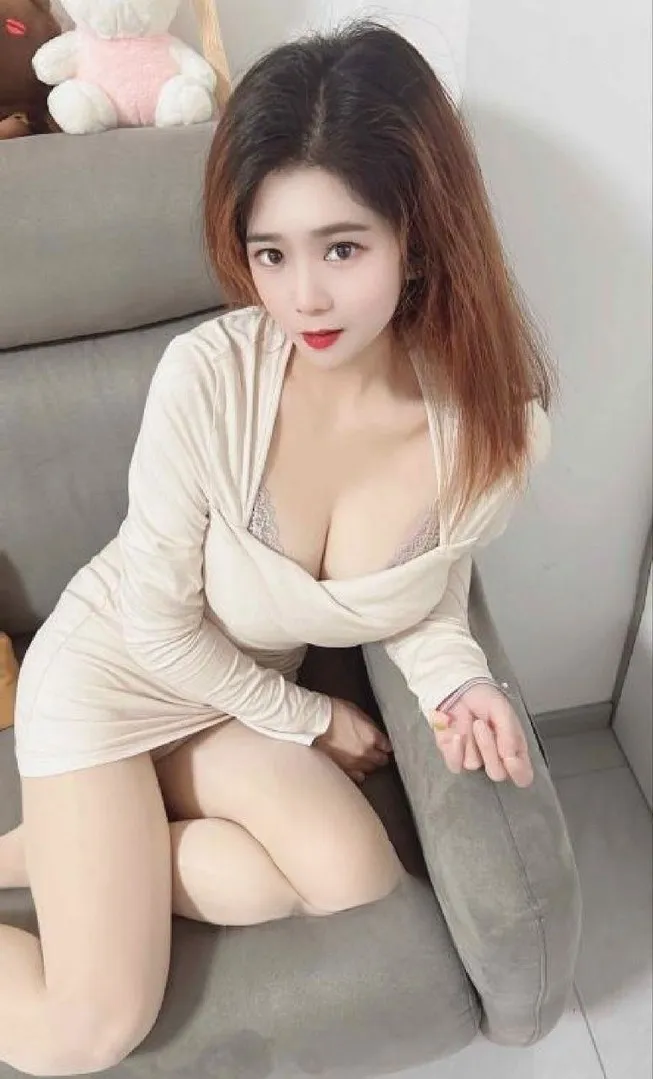 细腰蜜桃臀姐姐非常热情
