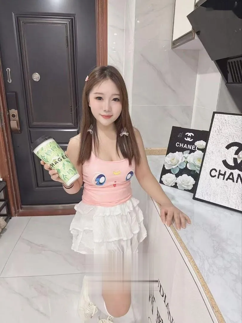 女友感爆棚的妹子