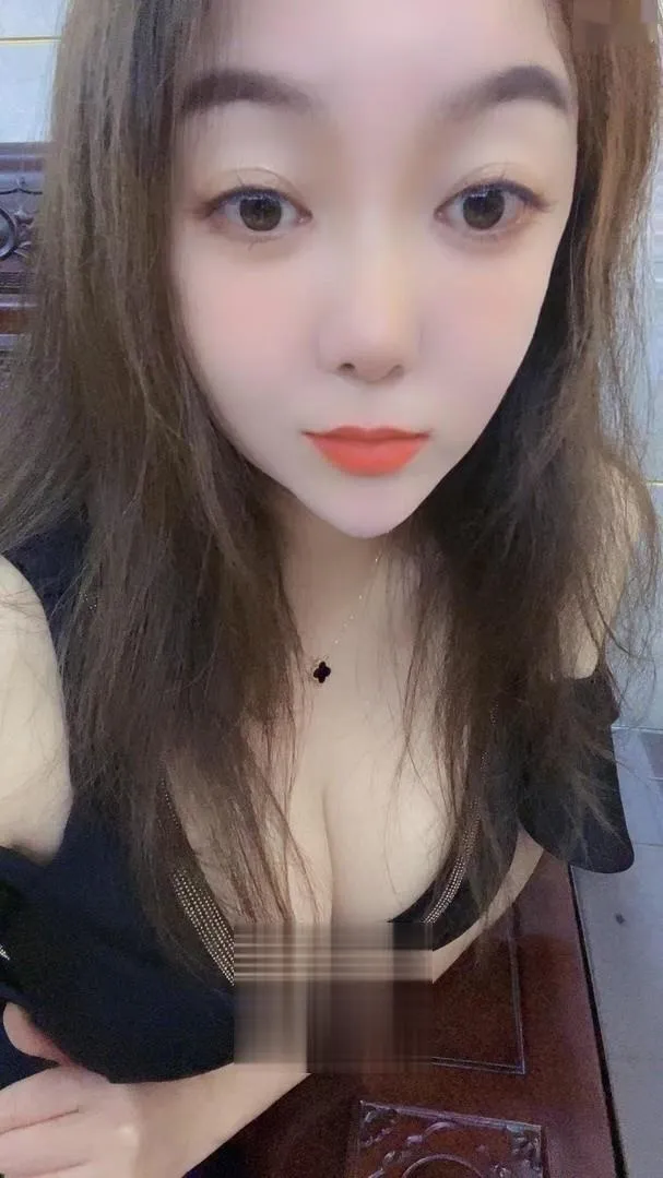 双马尾妹妹很敏感