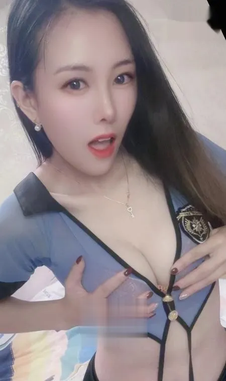 服务系骚货皮肤白皙