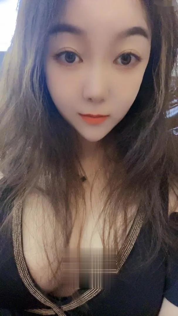 双马尾妹妹很敏感