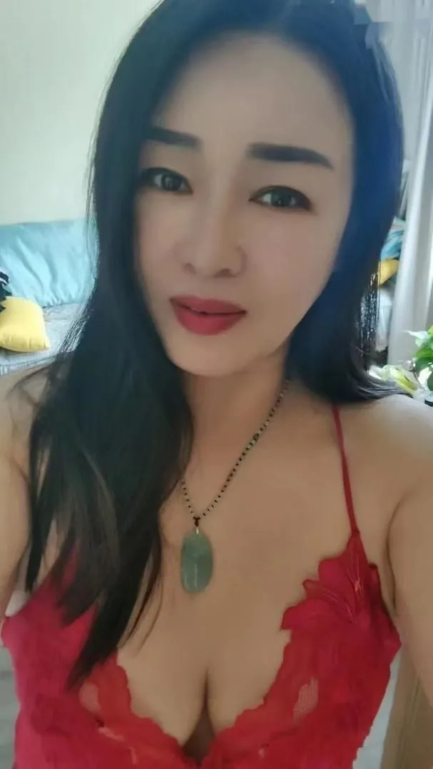 丰乳肥臀美艳少妇