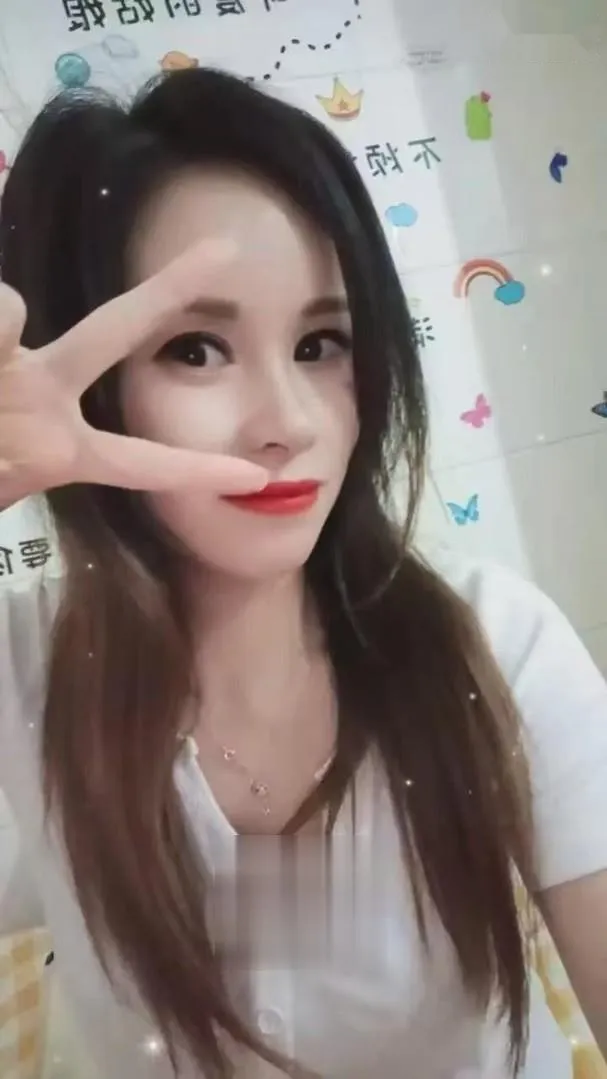 超级骚的性感嫩妹