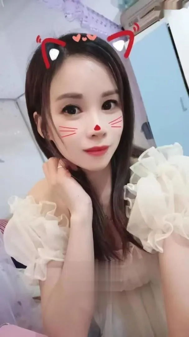 超级骚的性感嫩妹