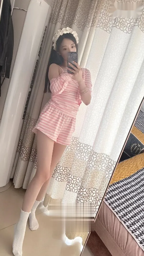 细皮嫩肉小骚鸡