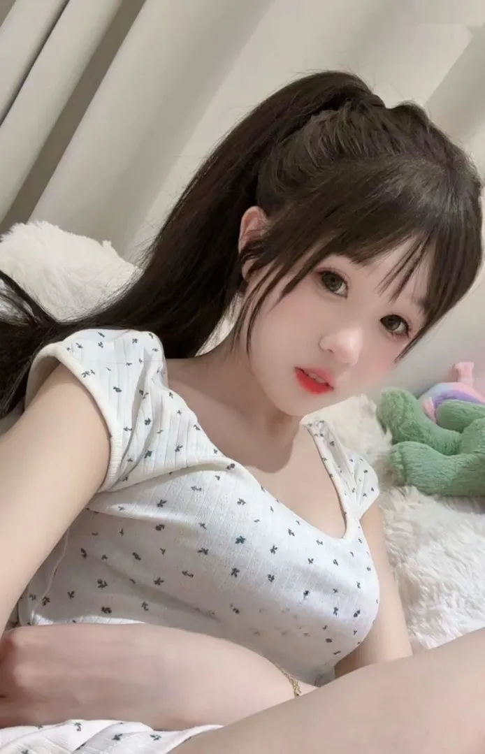 南开区肤白性感大胸情趣诱惑小姐姐