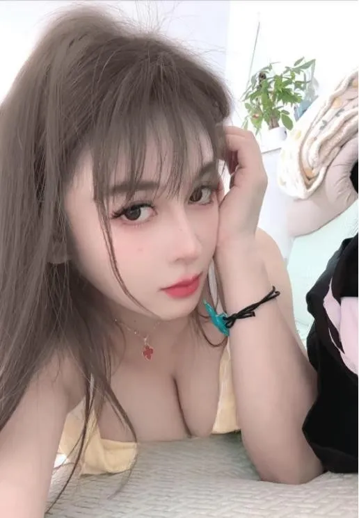 武候身材火辣御姐粉嫩穴紧会夹