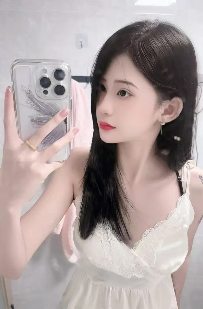 南湖妩媚丰满风骚妹子