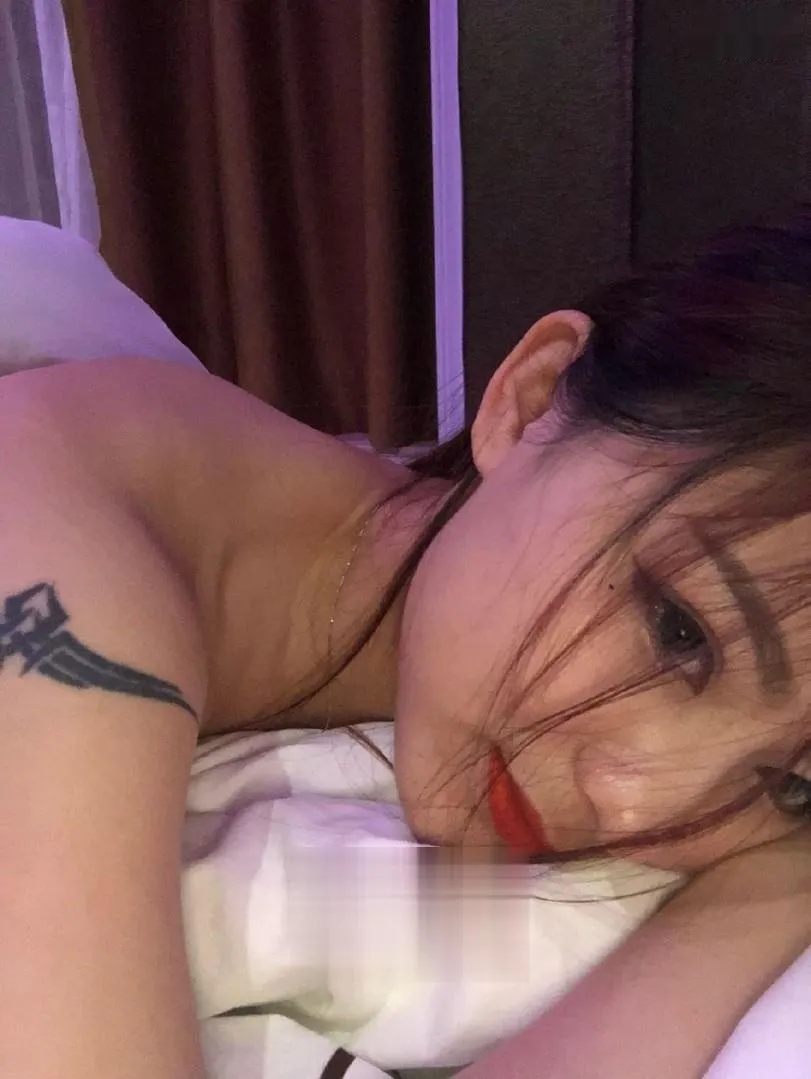 黑丝丰满小姐姐体验