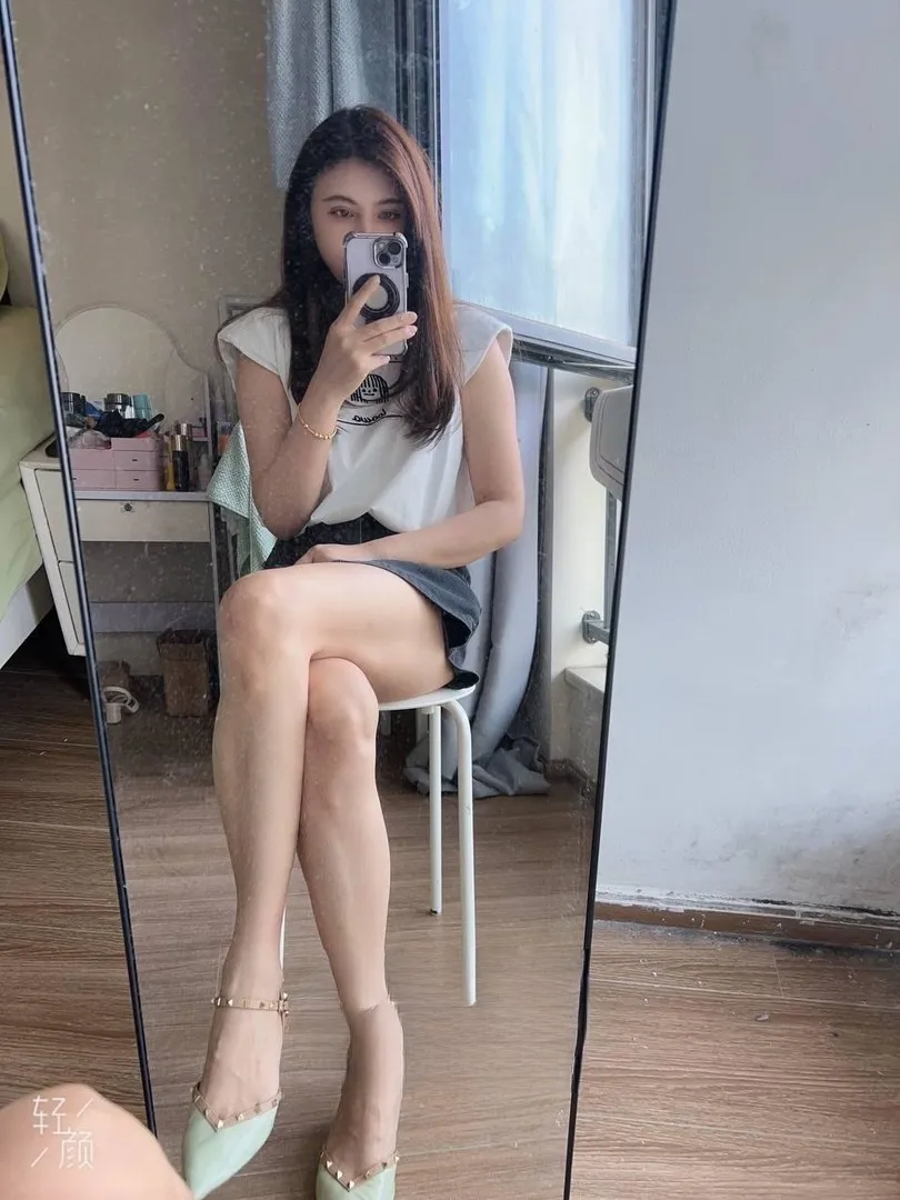 大翘臀擦炮机安妮