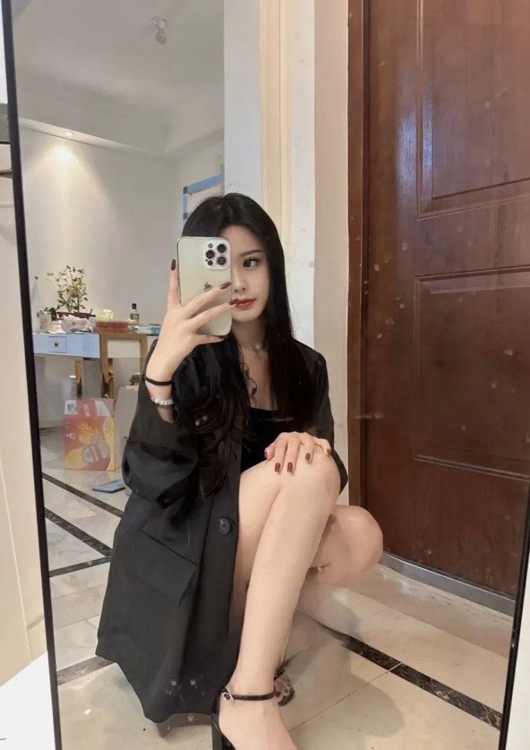 天然大胸小骚货