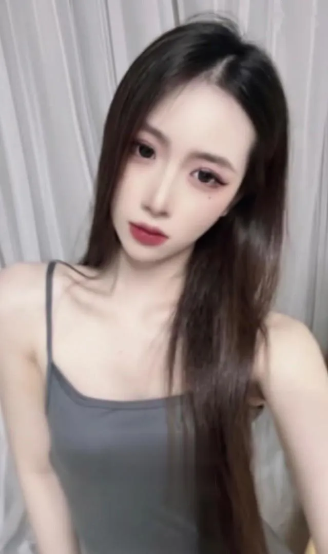 服务型大胸美女