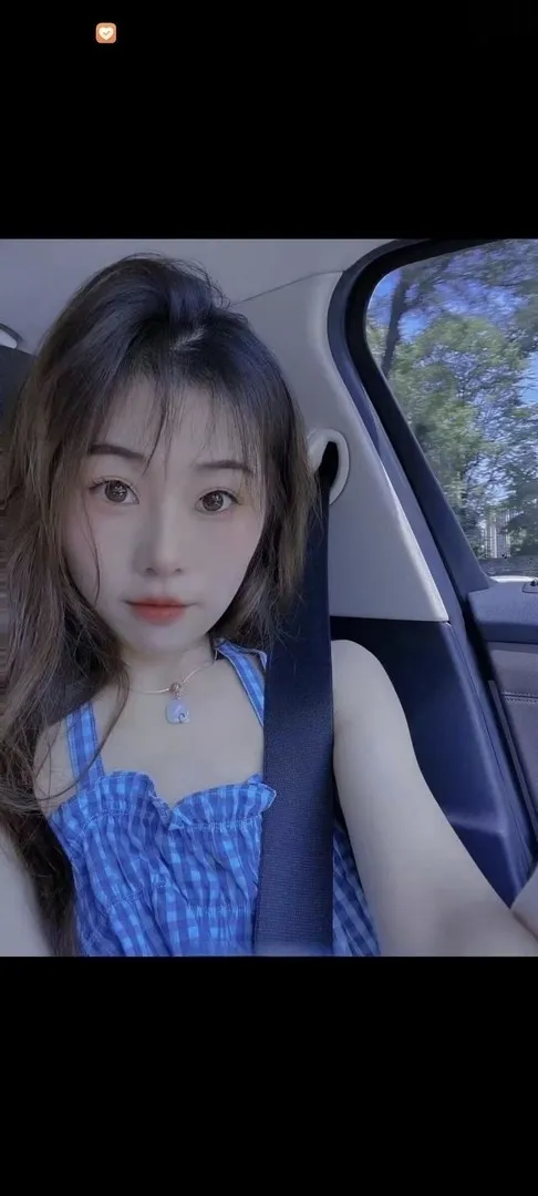 乖巧性感小美女