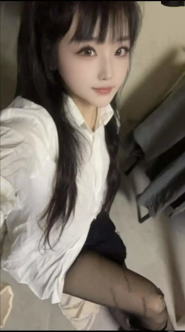 龙首附近年轻妹子