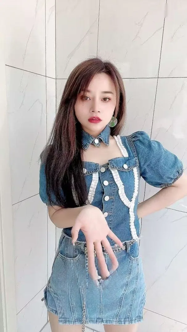 迈皋桥服装店少妇