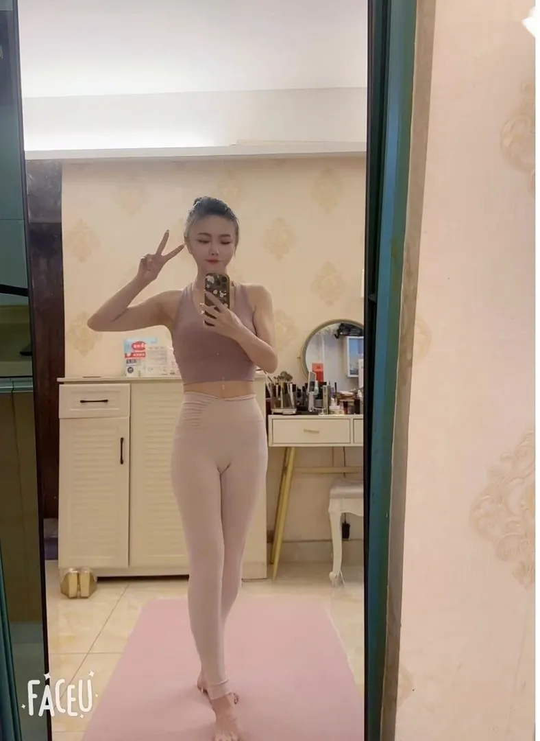 瑜伽老师乐乐