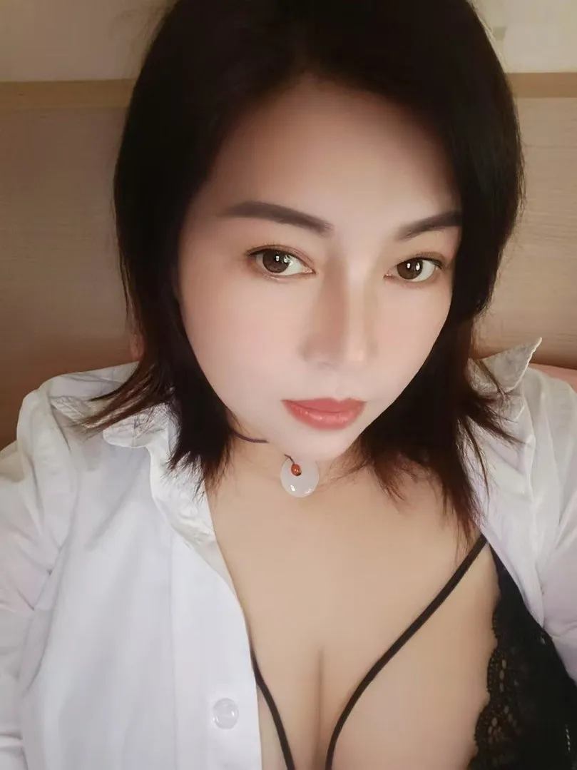 丰乳肥臀水多的小少妇