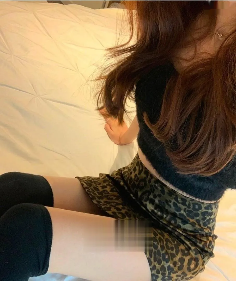 高挑白皙丰臀熟女