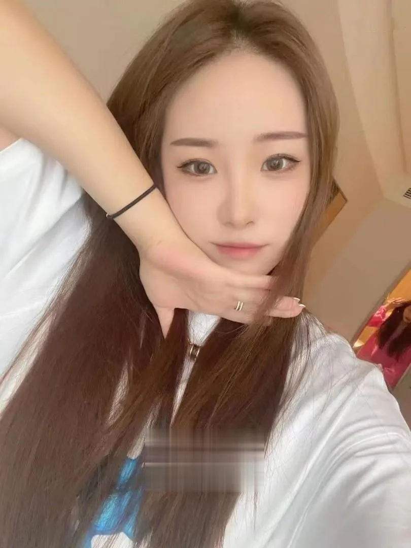 万柏林身材火辣的小姐姐