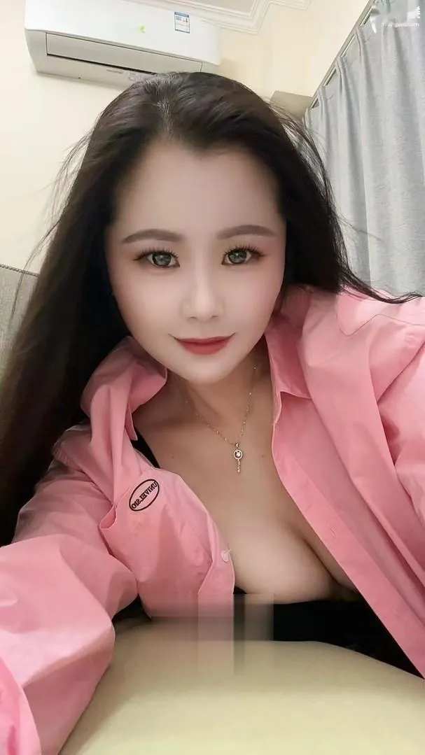 金水大奶翘臀骚妹