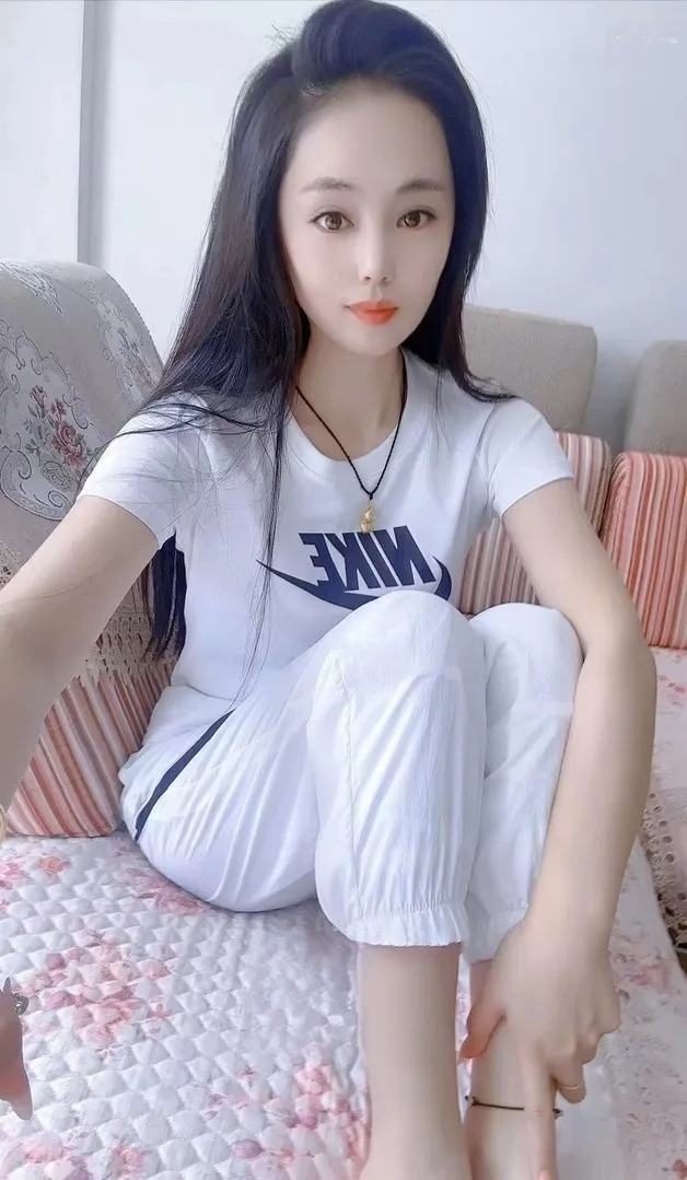 在万博广场这一片得美女