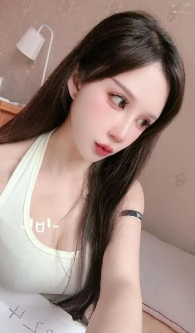 白云性感妩媚妹子